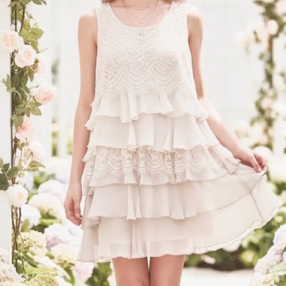 Paisley & Vine Lace Tiered Ruffle Dress Women’s M Boho Bridal Shower Romantic